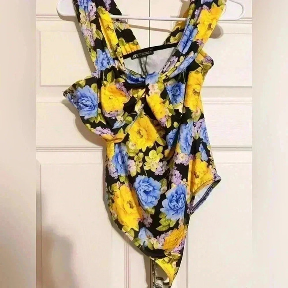Zara Floral Bodysuit - Picture 6 of 9